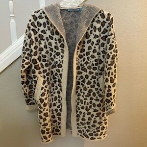 Anthropologie Michelle Nicole leopard pattern sweater. Size S